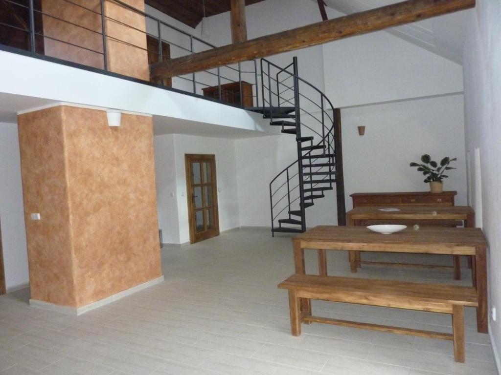 Holubník statečných žen králových Luže Quarto foto