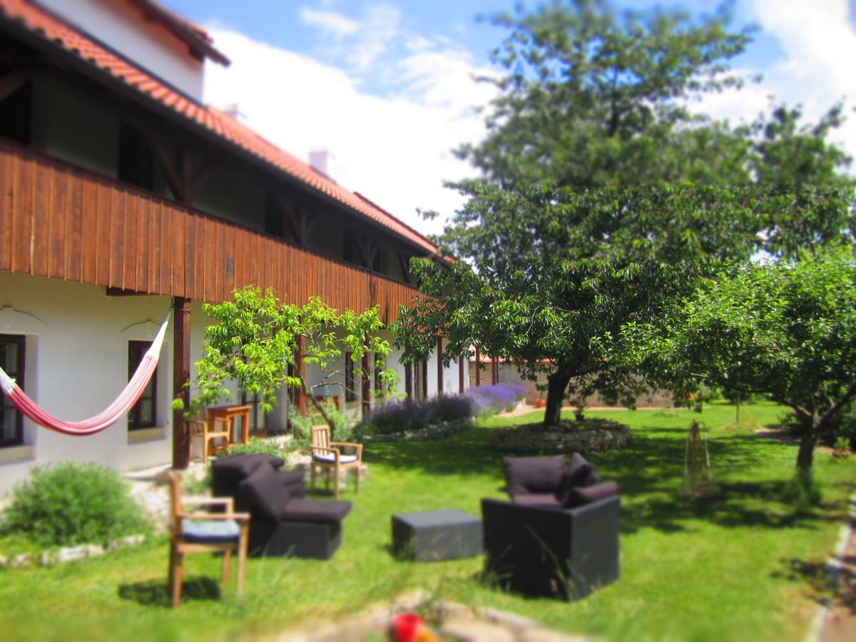 Holubník statečných žen králových Luže Exterior foto