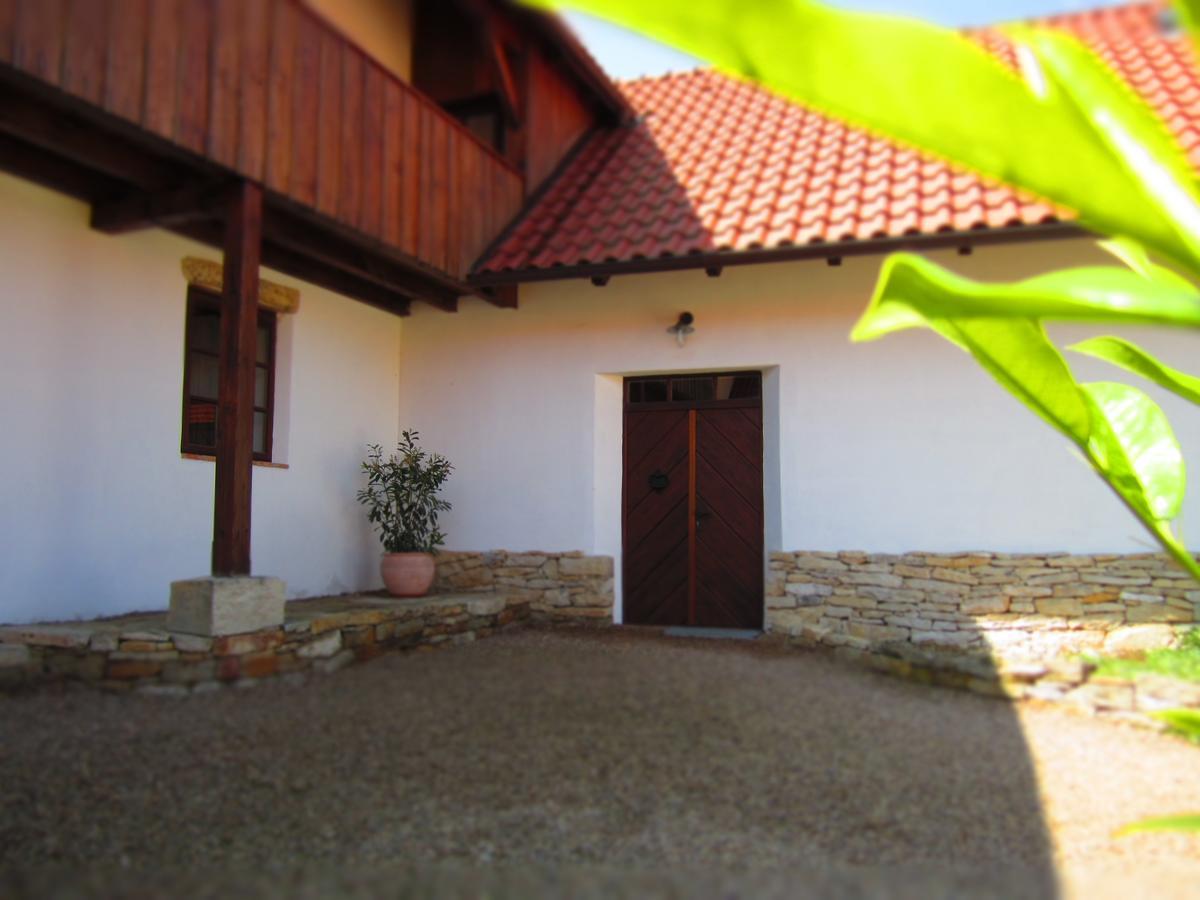 Holubník statečných žen králových Luže Exterior foto