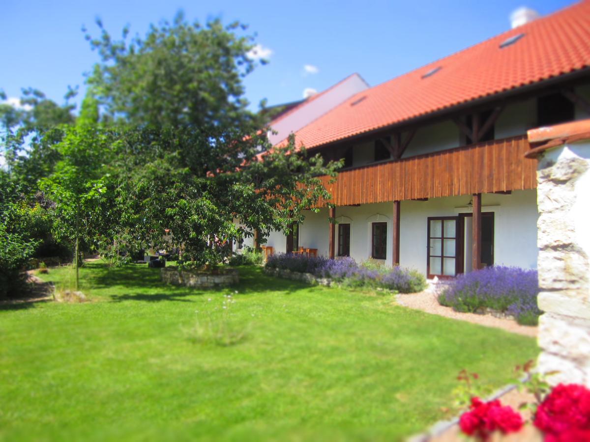 Holubník statečných žen králových Luže Exterior foto